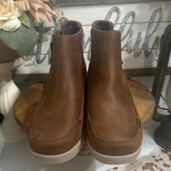 NWOT Skechers Brown Ankle Boots - Picture 1 of 8